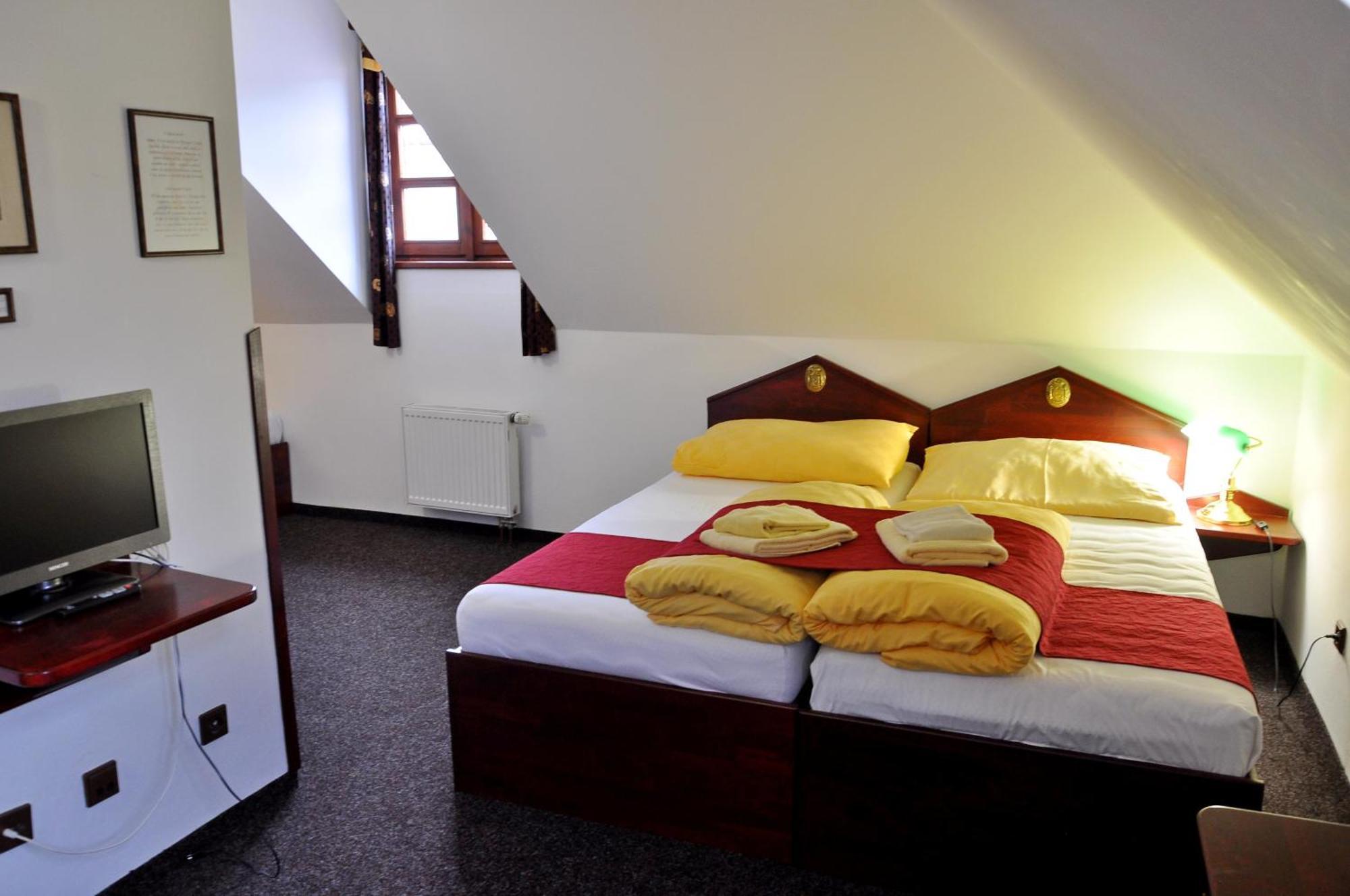 Hotel St Florian Loket ภายนอก รูปภาพ